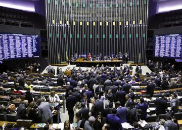 Manobra da bancada ruralista pode isentar desmatador de repor a floresta derrubada