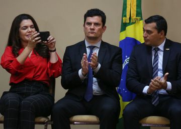 El ministro Sergio Vivo (al centro) en Manaus este lunes.