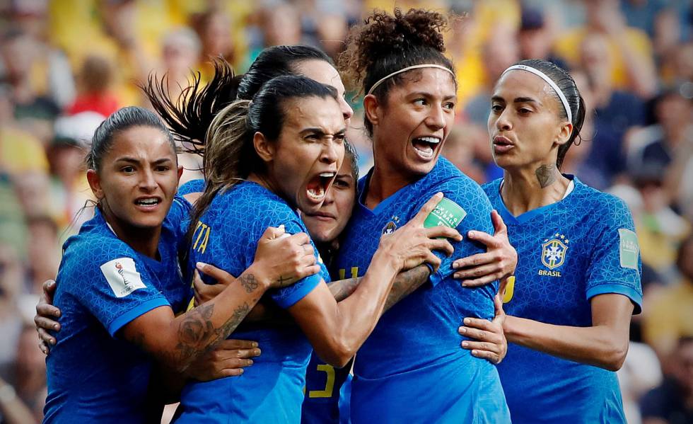 Copa do Mundo de Futebol Feminino O Brasil abraça a seleção feminina Esportes EL PAÍS Brasil