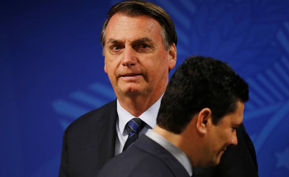 O presidente Jair Bolsonaro e o ministro Sergio Moro durante cerimônia no Palácio do Planalto. 