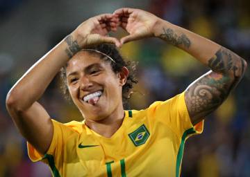 Cristiane, artilheira e símbolo da representatividade LGBT na seleção.