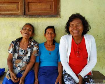 As parteiras ticunas, da esquerda para a direita: Francisca, Arminda e Lourdes