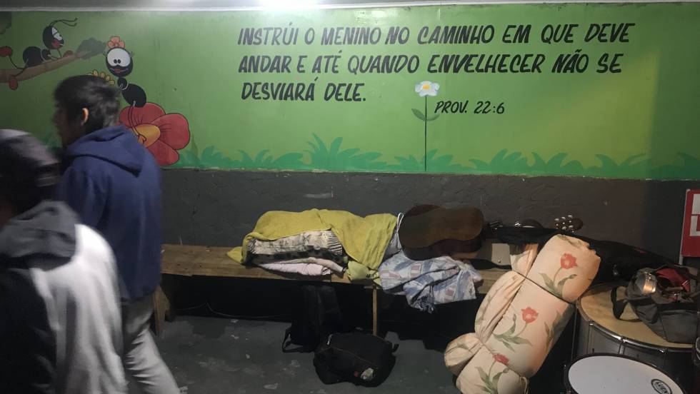 24 horas com a vigília que saúda Lula diariamente em Curitiba