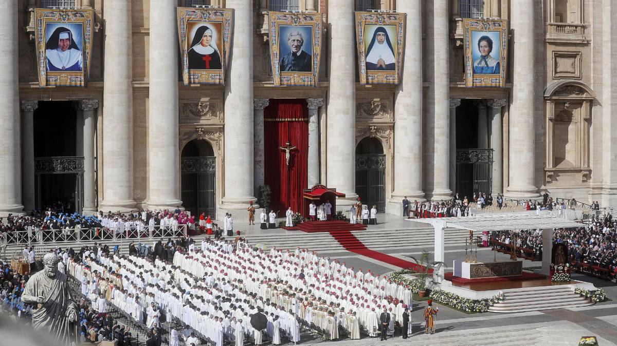 Irmã Dulce é canonizada no Vaticano.