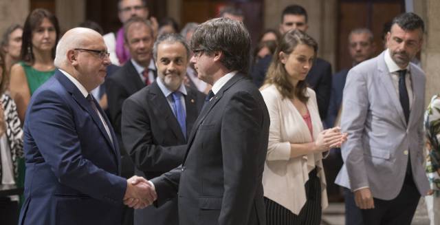 Baiget y Puigdemont en la toma de posesión de Santi Vila.