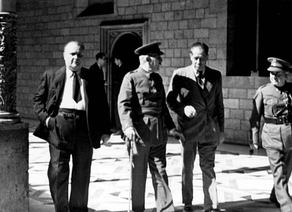 El general Batet, responsable de sufocar el 6 d’octubre, al Palau de la Generalitat.
