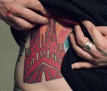 Tatuaje de Ed Sheeran con la imagen del templo de Gaudí.