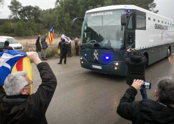 La Guàrdia Civil suspèn l’agent que va gravar el trasllat dels presos del procés