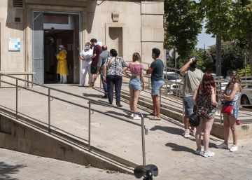 Salut calcula que 13 comarques estan en “risc alt” de rebrot