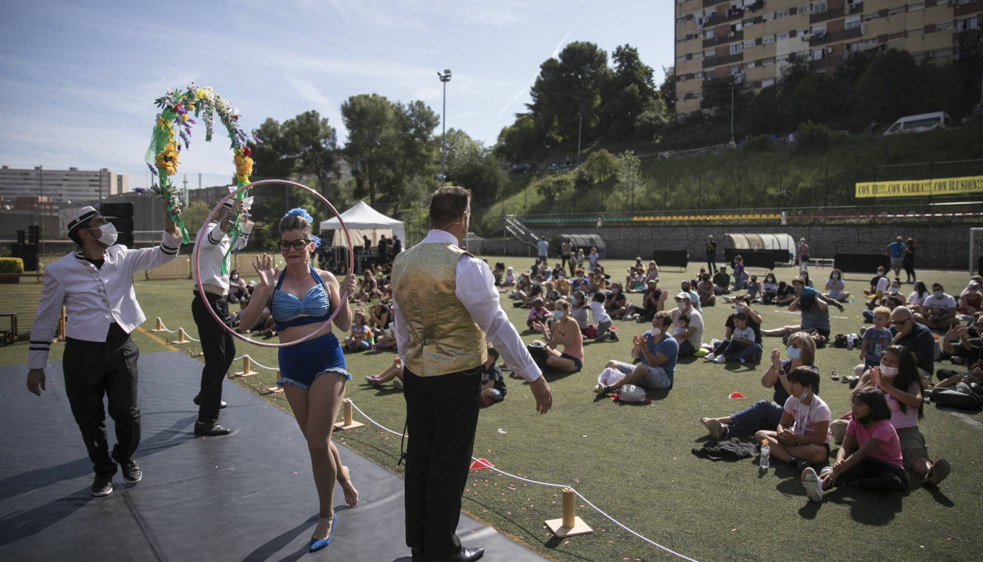Camp De Futbol De Ciutat Meridiana La Mercè puja a Ciutat Meridiana | Catalunya | EL PAÍS Catalunya