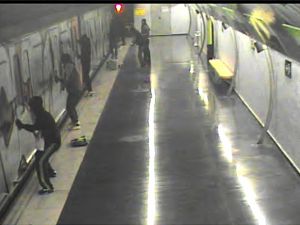 Los grafiteros pintaron 1.800 coches de Metro de Barcelona el año pasado 2012 Los grafiteros pintaron 1.800 coches de Metro el año pasado