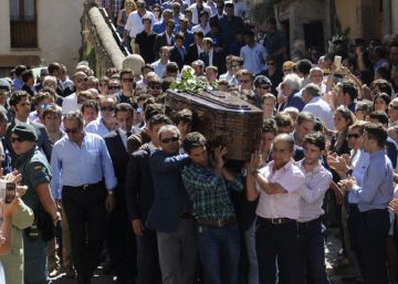 Denuncia suplantación el maestro que aplaudió la muerte de Barrio
