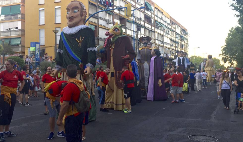 Gigantes y cabezudos toman las calles de Leganés | Madrid ...