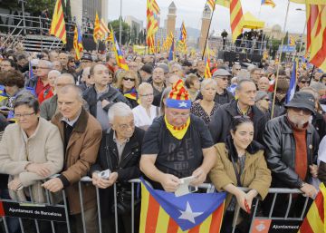 Thousands march in Catalonia to back officials under court probe