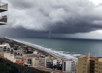 Imagen del tornado frente a la costa de Valencia.