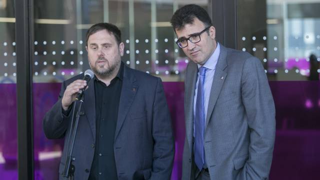 Oriol Junqueras (izq.) y Lluis Salvad&oacute;, en Barcelona el pasado abril. 