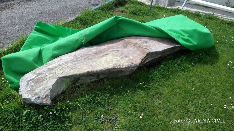 Decorar El Jardin Con Un Dolmen Expoliado Decorar El Jardin Con Un Dolmen Expoliado