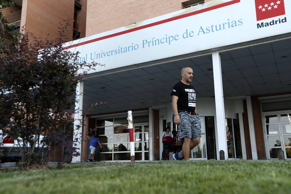Entrada del hospital Príncipe de Asturias, en Alcalá de Henares.