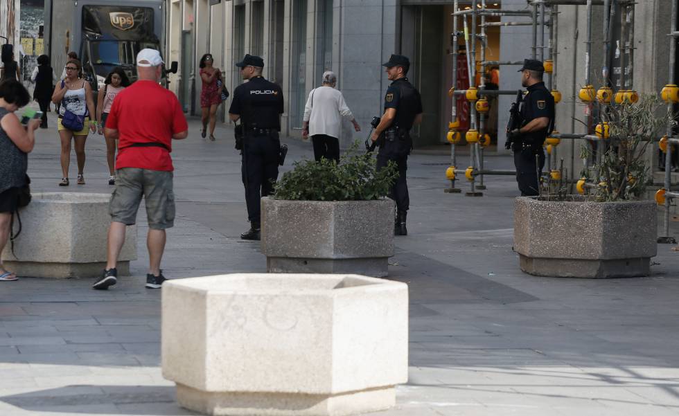 ATROPELLO MASIVO EN BARCELONA - Página 4 1503045235_569325_1503049028_noticia_normal