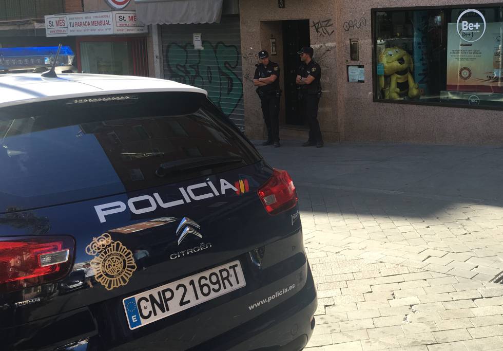 Un coche patrulla en una intervención policial, en una imagen de archivo.