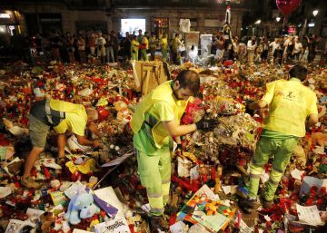 El mosaic de Miró reapareix a la Rambla després de la retirada dels memorials