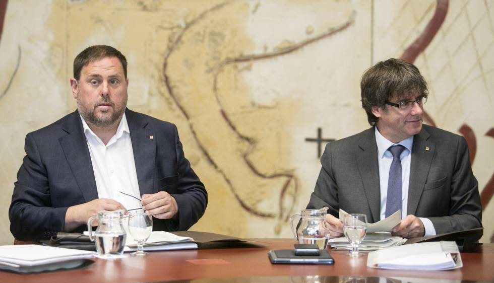 El vicepresidente Oriol Junqueras, junto a Carles Puigdemont.