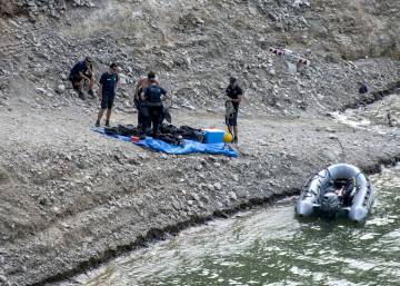 El kayak de los desaparecidos en Susqueda fue hallado semihundido con tres piedras