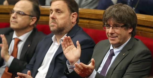 Junqueras y Puigdemont, durante el debate de la ley.