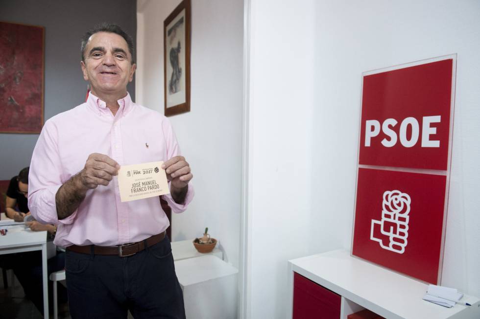José Manuel Franco, tras votar en la agrupación socialista de Chamartín. 
