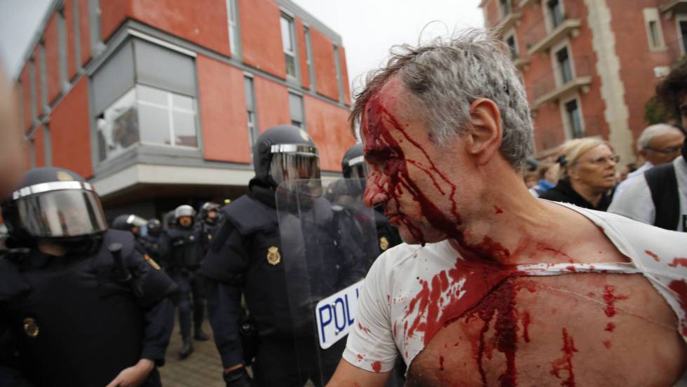 Resultado de imagen de carga policial barcelona referendum