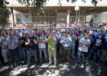 Un centenar de manifestantes apoyan a las fuerzas de seguridad en Sevilla