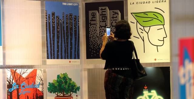 Algunos de los carteles de la muestra 'La ciudad ligera', en Matadero Madrid y dentro de Madrid Gr&aacute;fica 2017.
