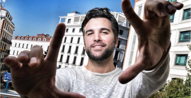  Juan Pablo Di Pace, actor y cantante, en la Plaza de Santo Domingo de Madrid. 