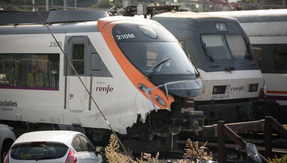 El tren que chocó en la estación de Francia el pasado 28 de julio, en la zona de apartado de las instalaciones.