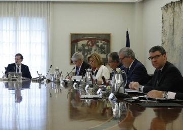 Spanish PM announces emergency measures for Catalonia