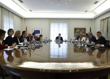 El Gobierno aprueba la destitución de Puigdemont y convoca elecciones para el 21 de diciembre