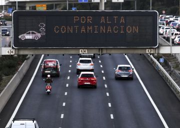 Cartel por alta contaminación en la M-30.