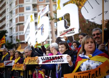 Hundreds of thousands protest for release of pro-independence leaders