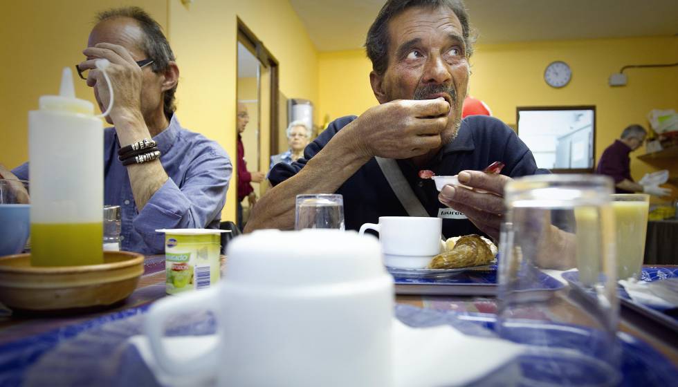 Mas De 190 000 Personas Recurren A Entidades Sociales Por Ropa Y Alimentos Cataluna El Pais