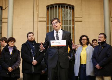Catalan separatists keep independence plans, but stay vague on time frames