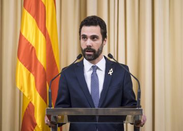 El president del Parlament cedeix davant de Puigdemont i viatja a Brussel·les