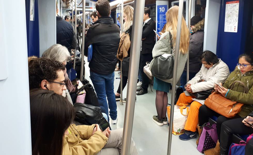 La línea 10 de Metro se para durante 15 minutos por avería en un tren 1517388053_552253_1517388209_noticia_normal