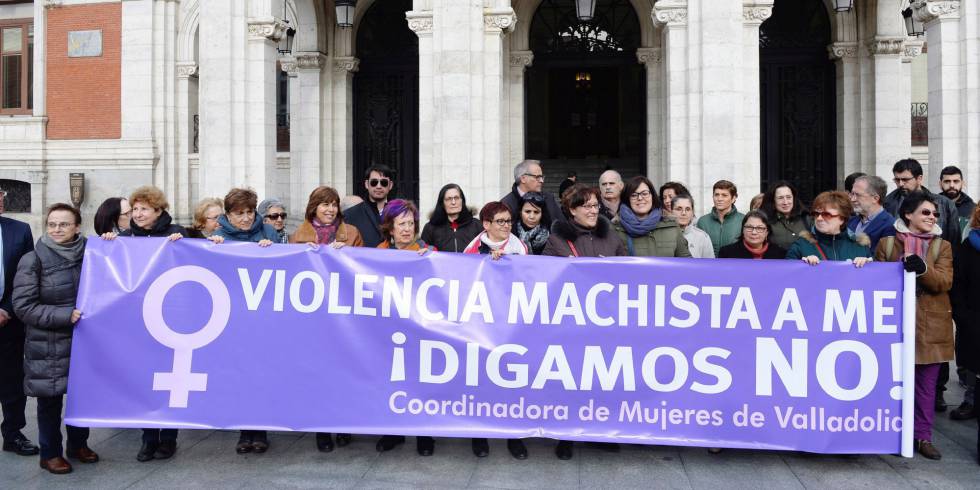 La concentración este mediodía en la Plaza Mayor de Valladolid. 