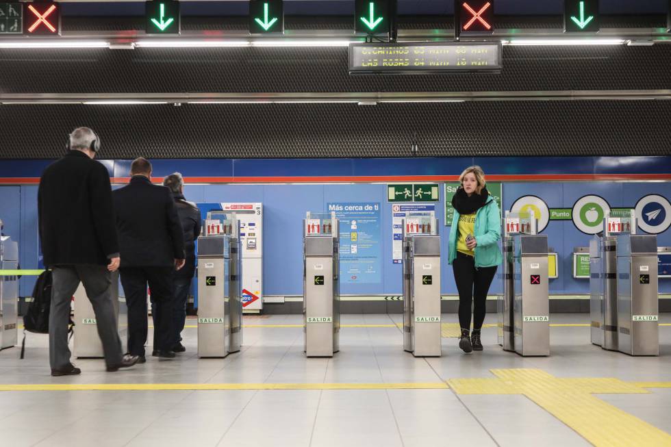 Metro de Madrid ensaya la validación del billete con barreras abiertas