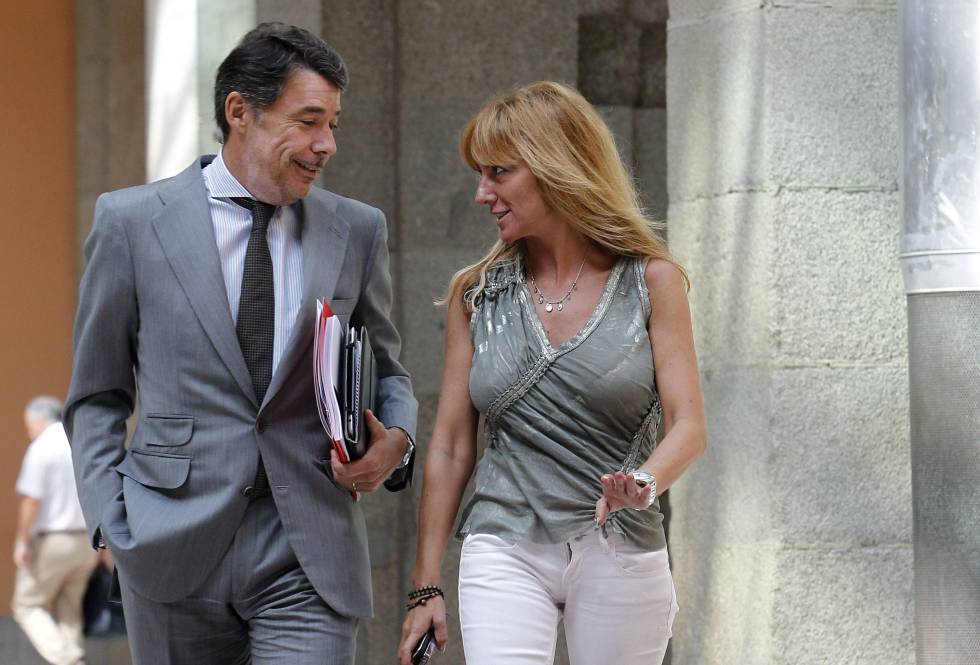 Isabel Gallego, en 2012 con Ignacio González.