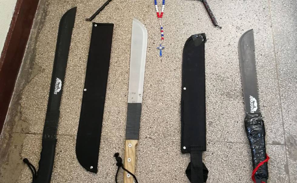 Los machetes incautados a tres Dominican don´t Play. 