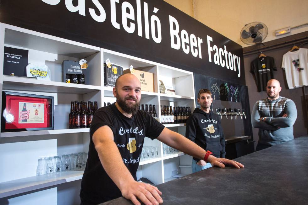 Los tres emprendedores de CastellÃ³ Beer Factory.