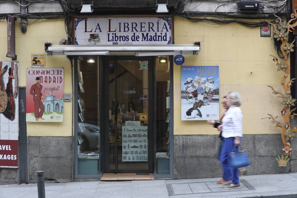 Fachada de la tienda de libros y editoral La LibrerÃ­a, en la calle Mayor. 