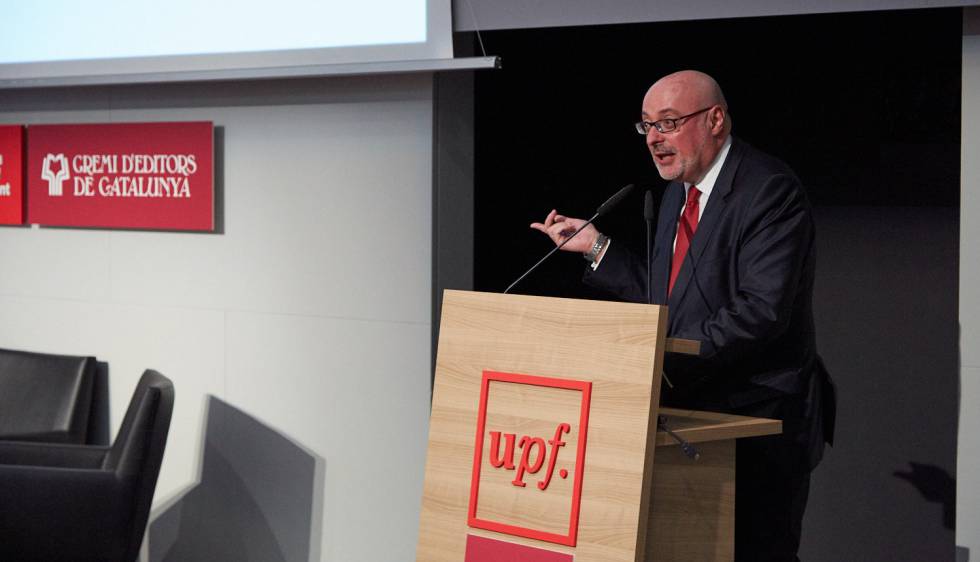 Daniel FernÃ¡ndez, presidente de la FederaciÃ³n de Gremios de Editores de EspaÃ±a, durante su intervenciÃ³n en el Foro Edita.