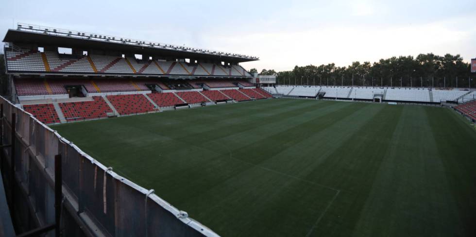 Por La Municipalizacion Del Estadio De Vallecas Madrid El Pais